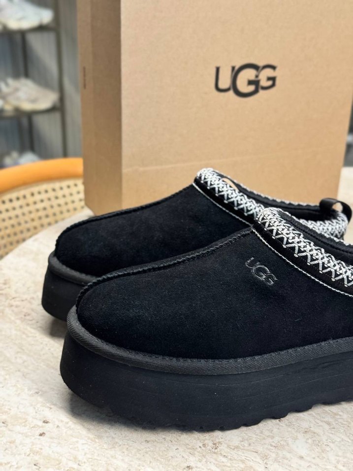 Siyah Kürklü Nakışlı Kadın Terlik - Görsel 2