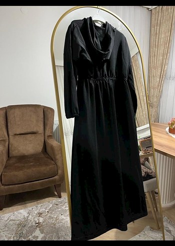 Siyah Uzun kapşonlu elbise - Görsel 3