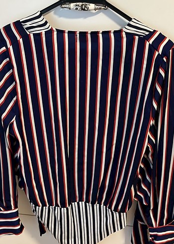 Çizgili V-Yaka Drapeli Kadın Bluz - Görsel 4