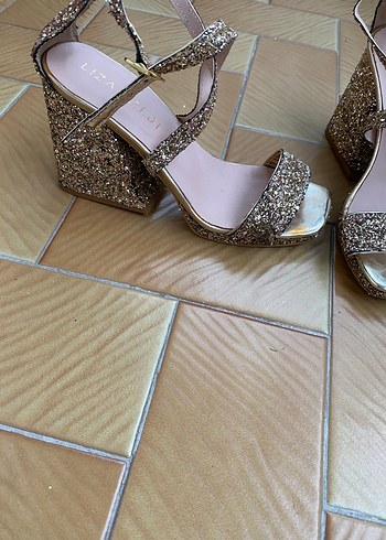 Altın Renkli Parlak Blok Topuklu Kadın Abiye Ayakkabı - Görsel 3