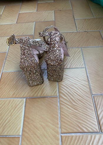 Altın Renkli Parlak Blok Topuklu Kadın Abiye Ayakkabı - Görsel 2