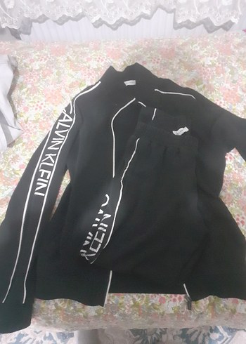 Uzun Kollu Siyah Calvin Klein Eşofman Takımı - Görsel 2