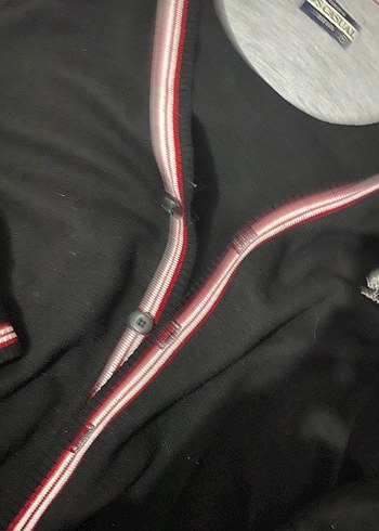 Siyah Düğmeli kadın Hırka - Görsel 3