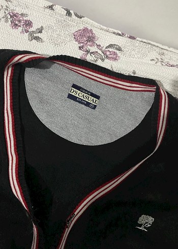 Siyah Düğmeli kadın Hırka - Görsel 2