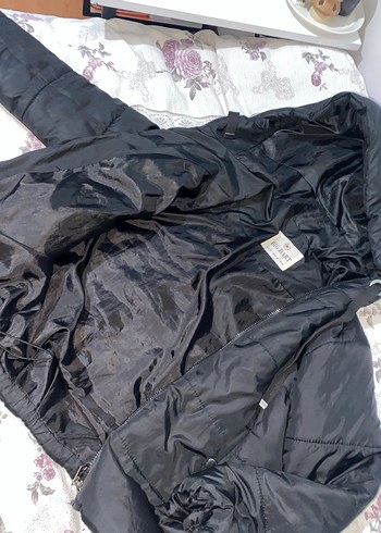 Siyah Kapüşonlu Kadın Kışlık Mont - Görsel 3