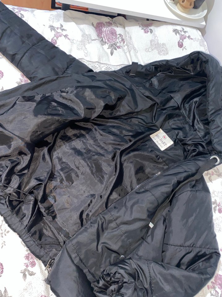 Siyah Kapüşonlu Kadın Kışlık Mont - Görsel 3