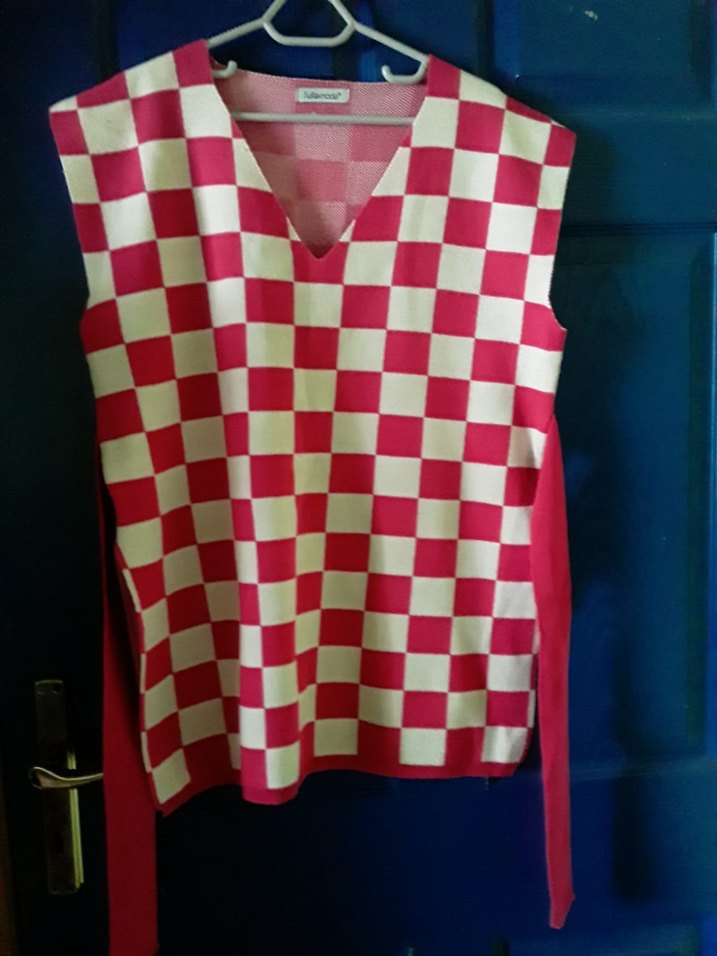 Kırmızı V Yaka Örgü Süveter - Görsel 2