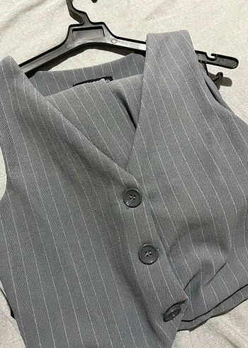 Gri çizgili takım - Görsel 2