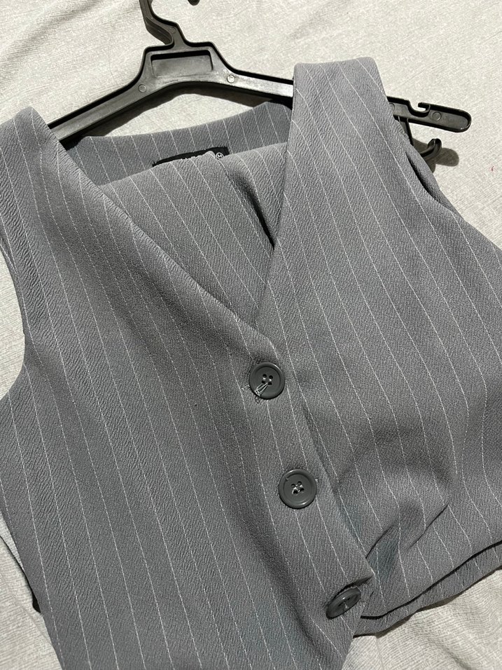 Gri çizgili takım - Görsel 2