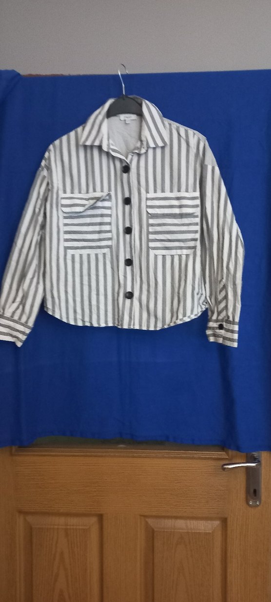 Gri Çizgili Uzun Kollu Kadın Gömlek - Görsel 2