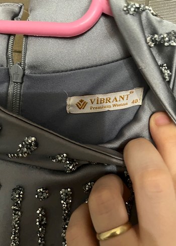 Boncuk İşlemeli Uzun Gri Abiye Elbise - Görsel 4