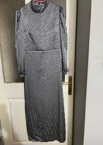 Boncuk İşlemeli Uzun Gri Abiye Elbise - Görsel 3