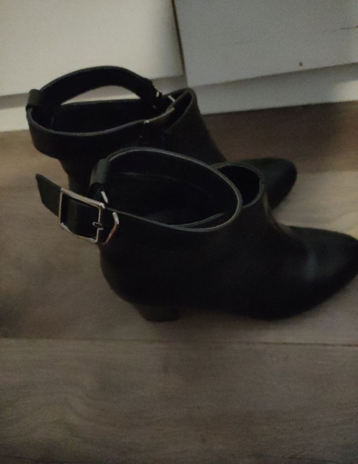 Siyah Deri Tokalı Kadın Bot - Görsel 3