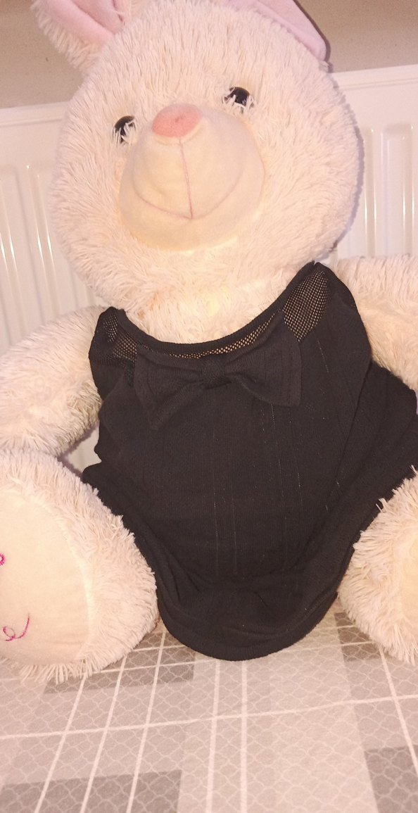 Siyah Elbiseli Beyaz Peluş Tavşan - Görsel 4