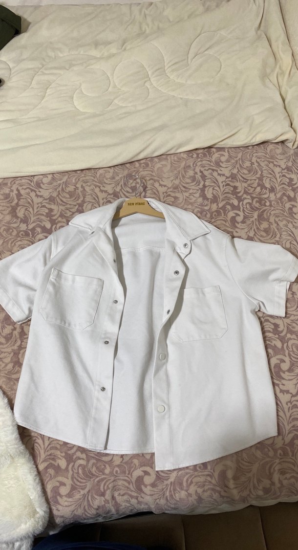 Düğmeli Beyaz Kadın Kısa Kollu Gömlek - Görsel 2