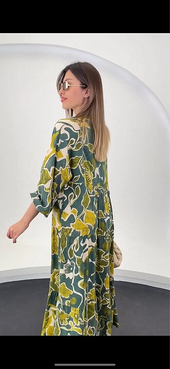 Yeşil çiçekli tesettür elbise - Görsel 4