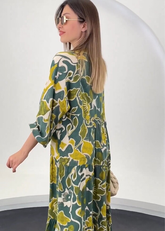 Yeşil çiçekli tesettür elbise - Görsel 4