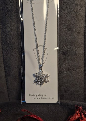 Kar tanesı modelli dönen kolye - Görsel 2