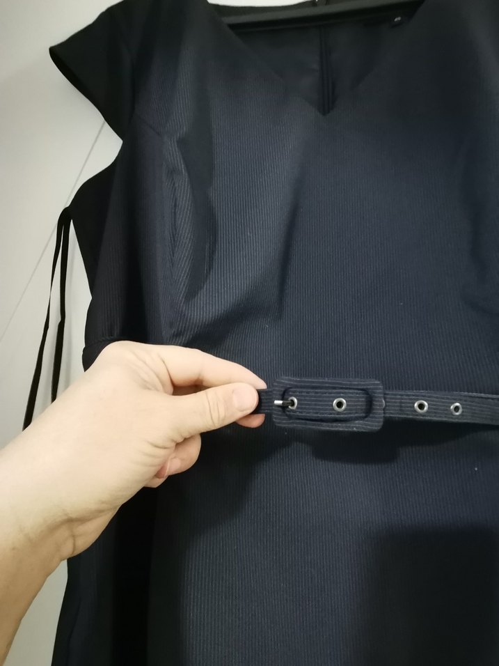 Lacivert V Yakalı Kemerli Midi Elbise - Görsel 3