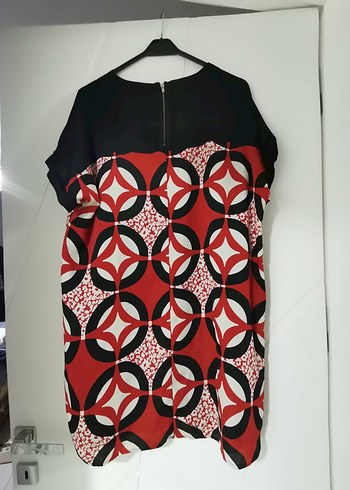 Kısa Kollu Zincir Detaylı Kırmızı renkli elbise - Görsel 2