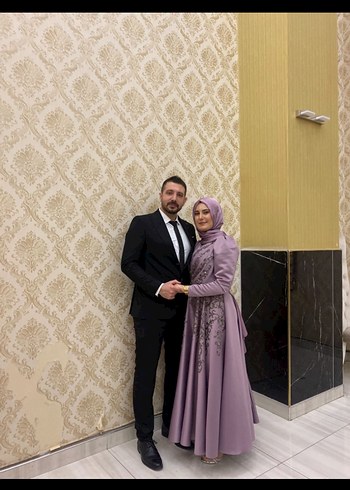 Uzun Kollu Mor Tesettür Nişan Elbisesi - Görsel 3