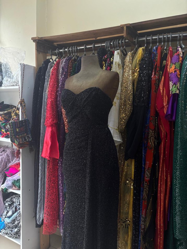 Drapeli pullu siyah Uzun balık Abiye Elbise(yırtmaçlı) - Görsel 3