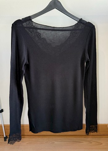 Dantel Detaylı Siyah V Yaka Bluz - Görsel 5