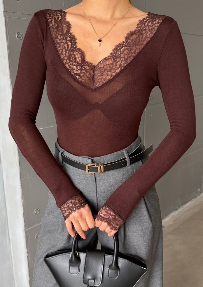 Dantel Detaylı V Yakalı  Kahverengi Bluz - Görsel 3