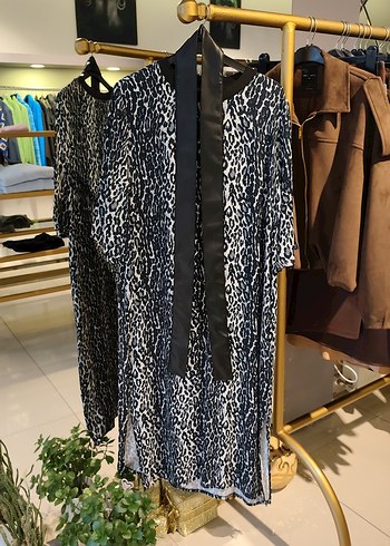 Gri Yılan Desenli Düz Uzun Elbise - Görsel 3