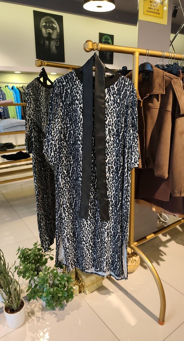 Gri Yılan Desenli Düz Uzun Elbise - Görsel 3