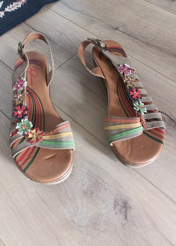 Tofima Çiçekli Çok Renkli Dolgu Topuklu Kadın Sandalet - Görsel 2