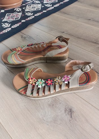 Tofima Çiçekli Çok Renkli Dolgu Topuklu Kadın Sandalet - Görsel 3