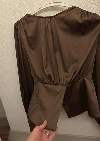 Kahverengi Saten Kemerli Kadın Bluz - Görsel 5