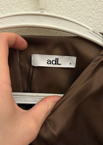 Kahverengi Saten Kemerli Kadın Bluz - Görsel 3