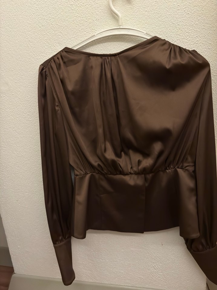 Kahverengi Saten Kemerli Kadın Bluz - Görsel 2