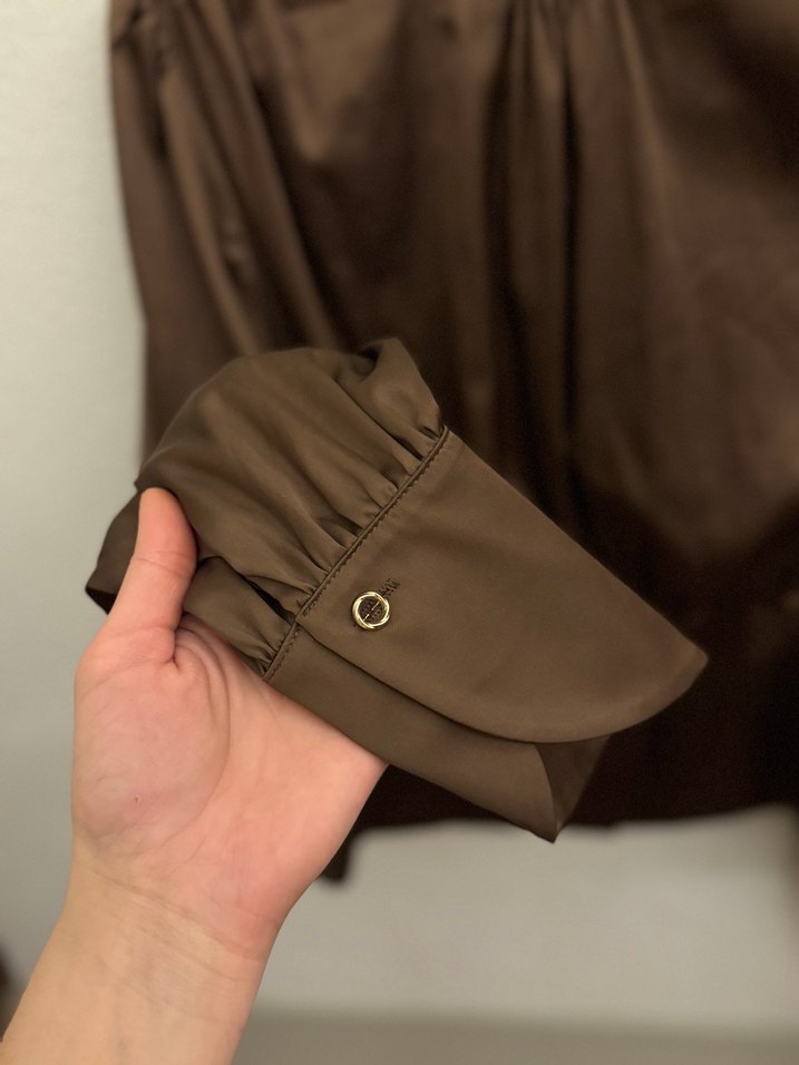 Kahverengi Saten Kemerli Kadın Bluz - Görsel 4