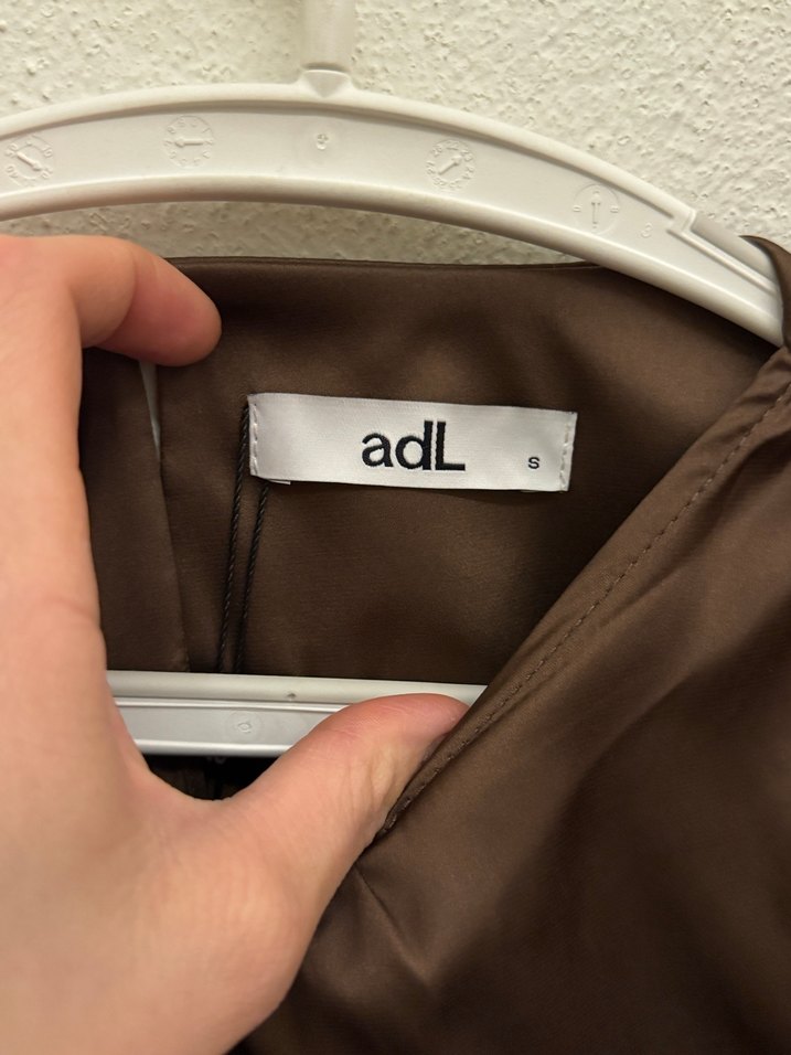 Kahverengi Saten Kemerli Kadın Bluz - Görsel 3