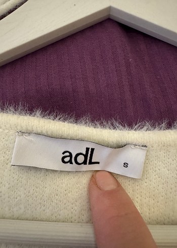 Düğmeli Beyaz Kadın Uzun Kollu Hırka - Görsel 2