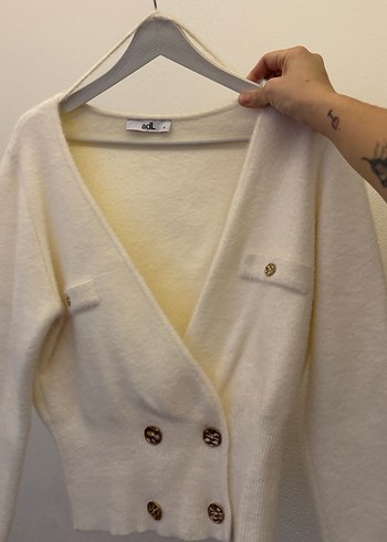 Düğmeli Beyaz Kadın Uzun Kollu Hırka - Görsel 4