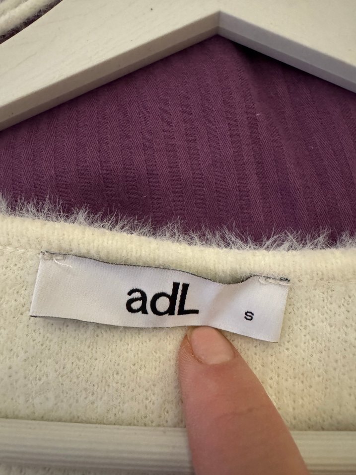 Düğmeli Beyaz Kadın Uzun Kollu Hırka - Görsel 2