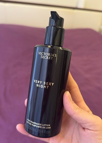 Victoria's Secret Very Sexy Night Kadın Parfüm Seti 250ml - Görsel 2