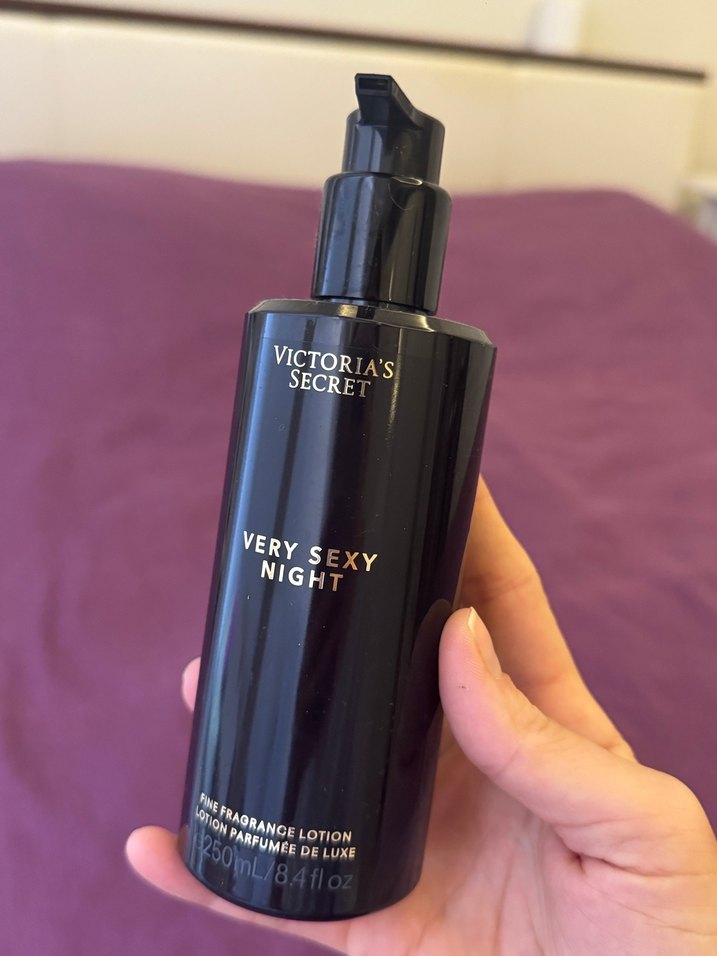 Victoria's Secret Very Sexy Night Kadın Parfüm Seti 250ml - Görsel 2