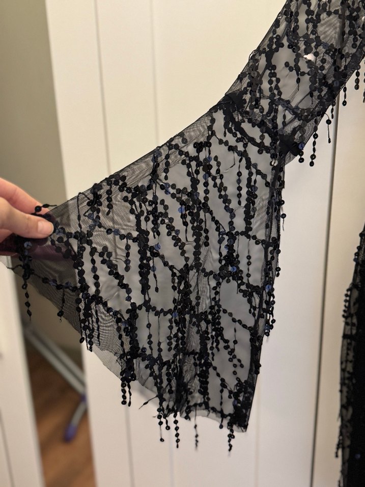 Boncuk İşlemeli Siyah Uzun Kollu V Yaka Elbise - Görsel 2