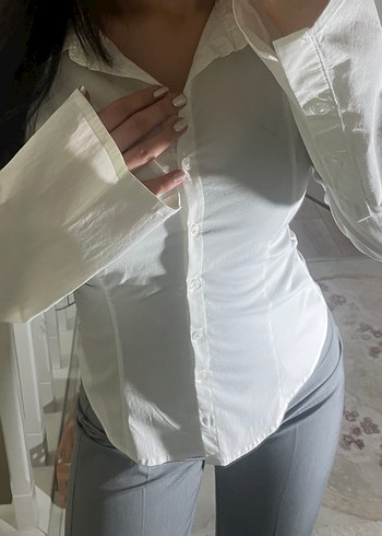 Kadın vücuda oturan volan kol gömlek - Görsel 3