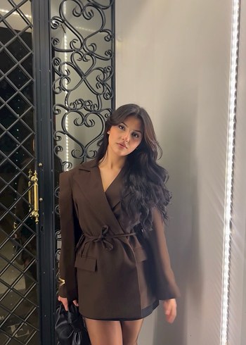 Kahverengi bağlamalı kadın blazer - Görsel 3