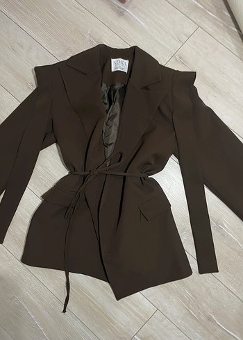 Kahverengi bağlamalı kadın blazer - Görsel 2