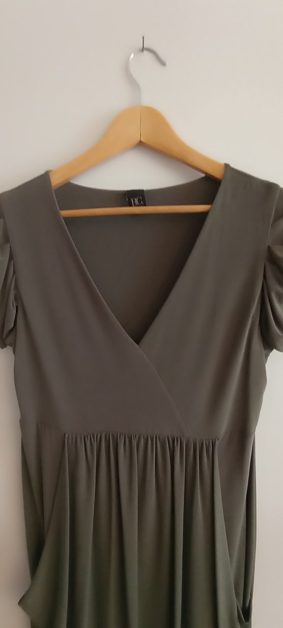 V Yaka Dökümlü Haki Kadın Elbise - Görsel 2