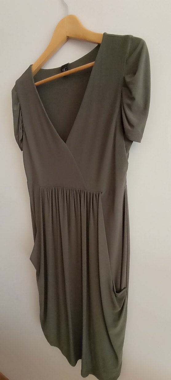 V Yaka Dökümlü Haki Kadın Elbise - Görsel 3