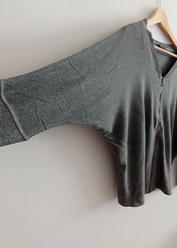 Gri V Yaka Fermuarlı Kadın Triko - Görsel 3