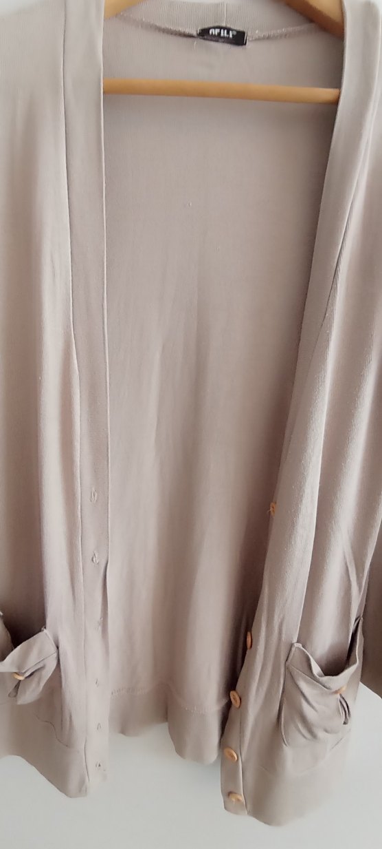 Bej Düğmeli Kadın Hırka - Görsel 2